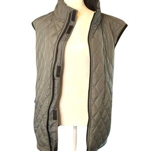 Sleek Black Quilted Vest with Insulated Warmth